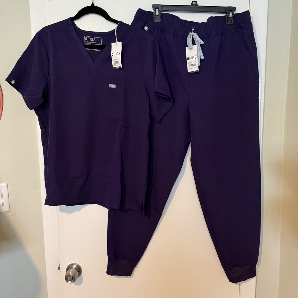 BNWT Figs Scrub Set | Purple Jam | Size XL